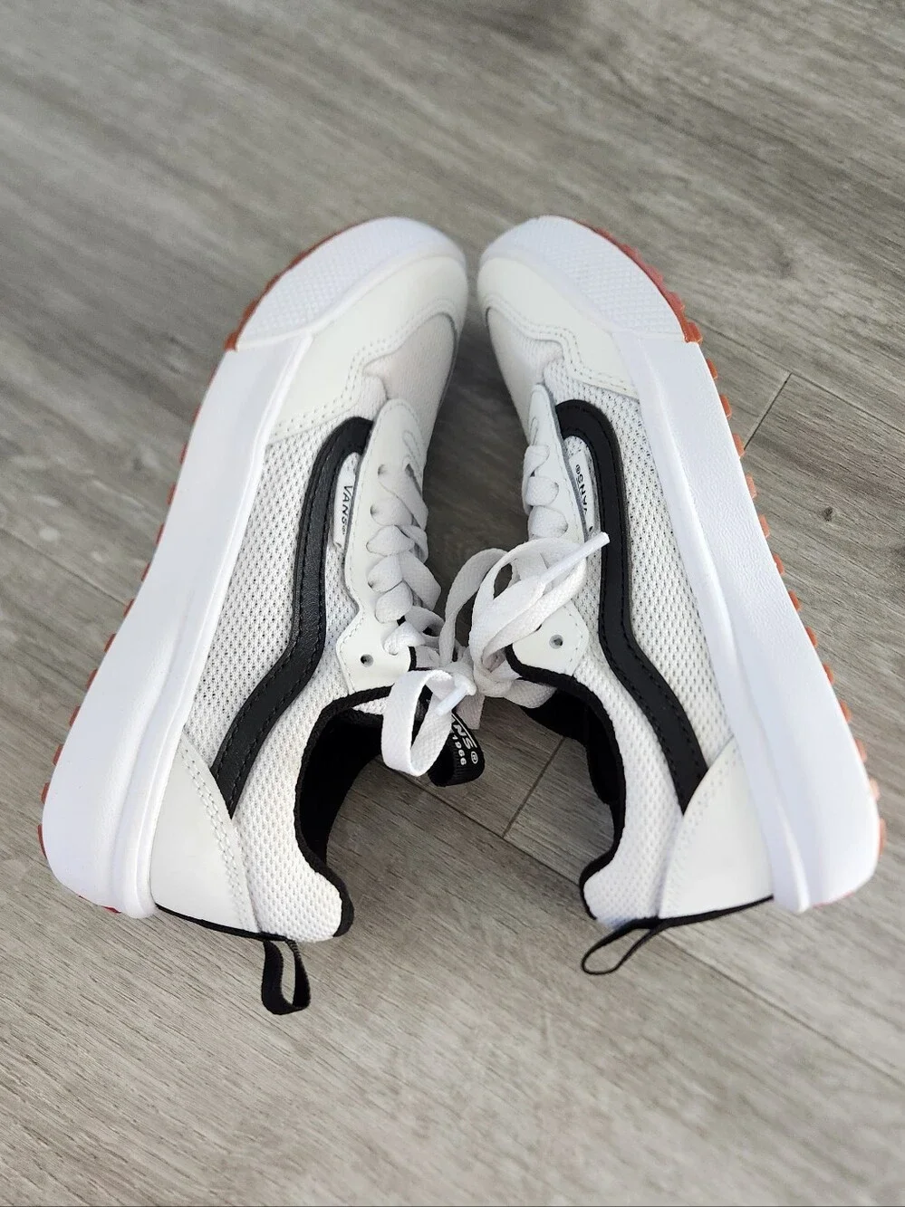 VANS Range Sneaker White/black - Size 1 Youth UNISEX NWOB